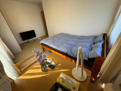 room detail thumbnail 2
