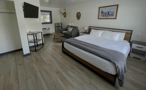 . Sacajawea Inn