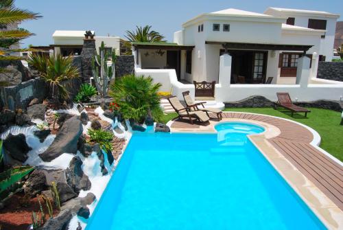 Eslanzarote Villa Victoria, Heated Pool, Super wifi, Sat tv