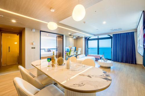 Hound Hotel Ulsan in Buk-gu