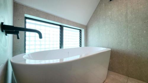 Bathroom, STAY ARI Shinjuku Gyoen 6Min walk near Tokyo Metropolitan Gymnasium