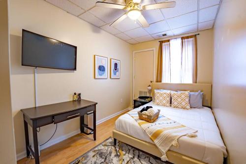 Brand New Cozy 2B & 1B I Downtown Wifi I Free Parking in Morgantown, USA