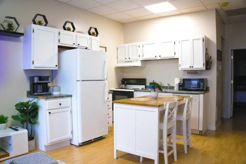 Brand New Cozy 2B & 1B I Downtown Wifi I Free Parking in Morgantown, USA