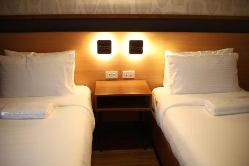 Jovinaj Travellers Inn Room Type - Standard Twin Room