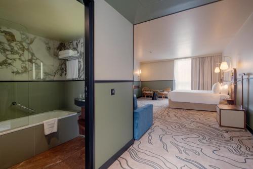 room detail thumbnail 1