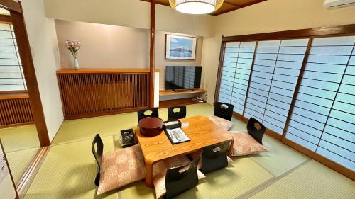 room detail thumbnail 1