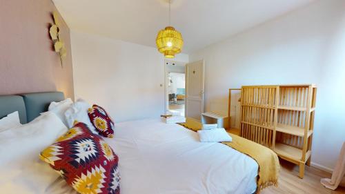 The Elegance - Renovated apartment with parking - image 10