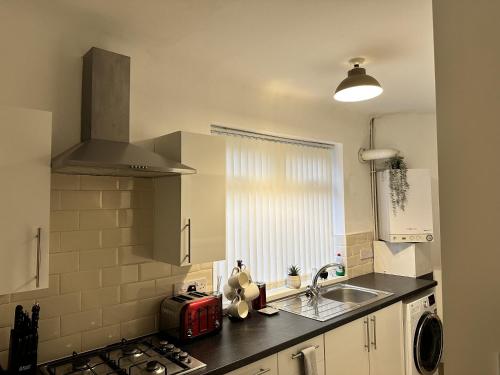 Kitchen, Charming Apartment Near Broad Green Hospital in Huyton