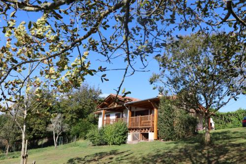 Gîte Xuritenborda vue exceptionnelle sur les montagnes basque gîte à louer Ossès