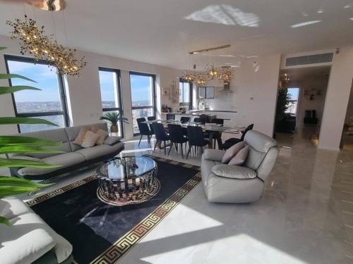 JTower Royal Suites - The Penthouse - Alefimmoed