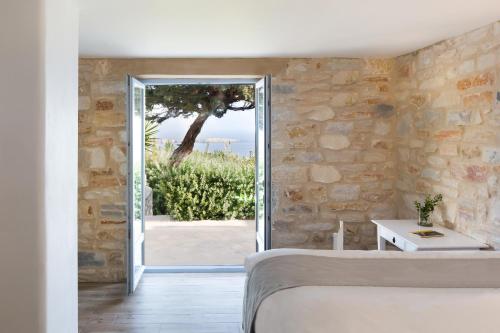  Deluxe Suite Sea View with private pool image 5