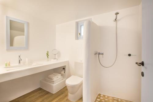  Deluxe Suite Sea View with private pool image 9