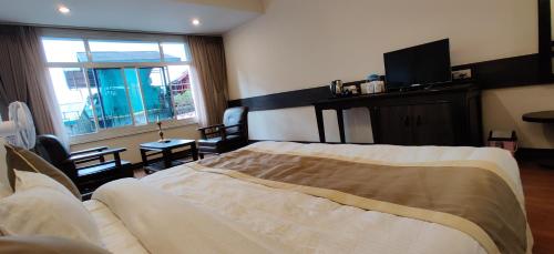 Deluxe Double Room image 1