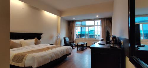 Deluxe Double Room image 2