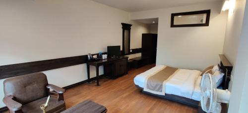 Deluxe Double Room image 3