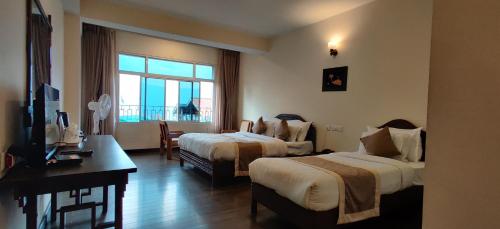 Deluxe Triple Room image 3