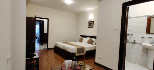 Standard Double Room image 7