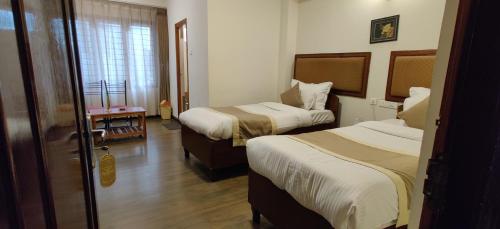 Standard Double Room image 6