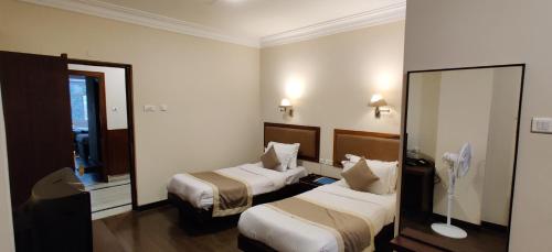 Standard Double Room image 5