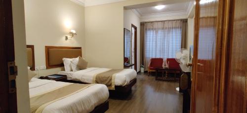Standard Double Room image 2