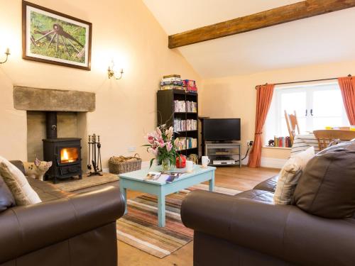 2 Bed in Chapel-en-le-Frith PK606 cottage Kinder Scout
