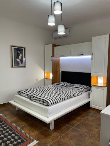 M&M apartments in ติวัท
