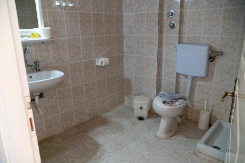 Pagona Hotel - image 2