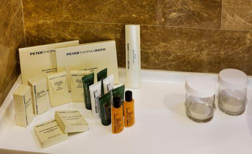 room detail thumbnail 2