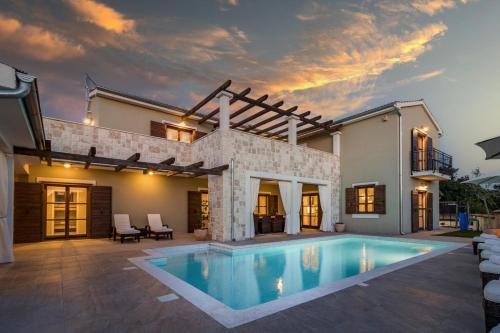 Villa Rajana for 14 persons with kids playground & pool heating in Central Istria