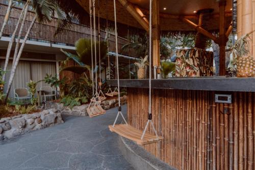512333582 White Sands Hotel