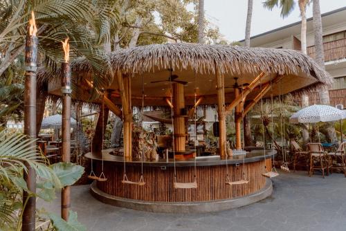 512333667 White Sands Hotel