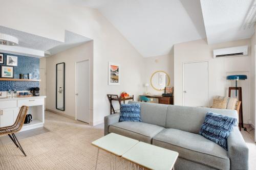 512334906 White Sands Hotel