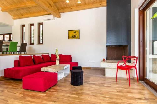 Villa Dora in Central Istria kids friendly with private pool and playground for 10 persons