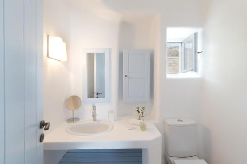 Premier Suite with Sea View & Private Pool image 4