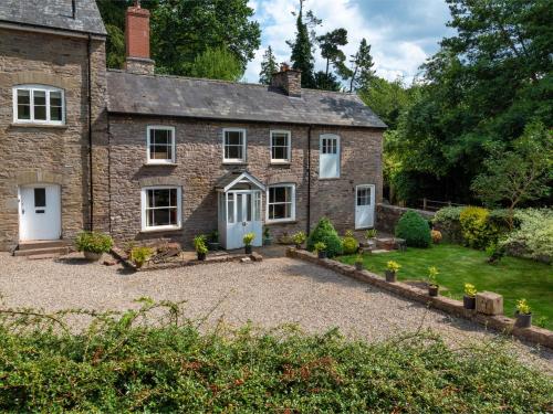 4 Bed in Hay-on-Wye Town BN116