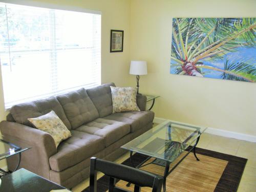 Centrally located between downtown Fort Lauderdale, Airport and the Beach
