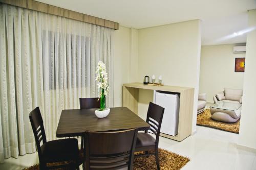 Megal Suites Hotel in 埃斯特城