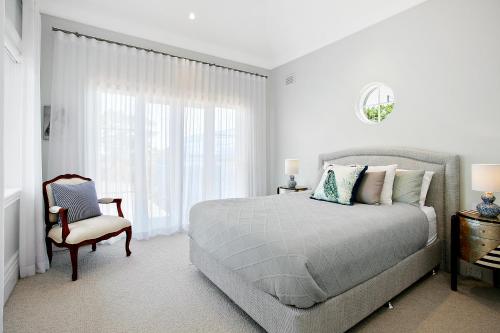Balmoral Hamptons House with heated pool and hot tub - image 13