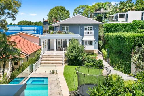 Balmoral Hamptons House with heated pool and hot tub - image 4