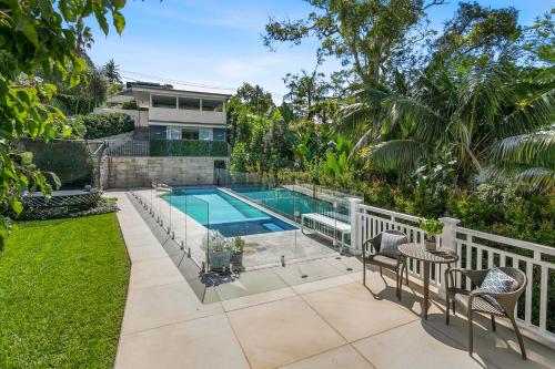 Balmoral Hamptons House with heated pool and hot tub - image 2