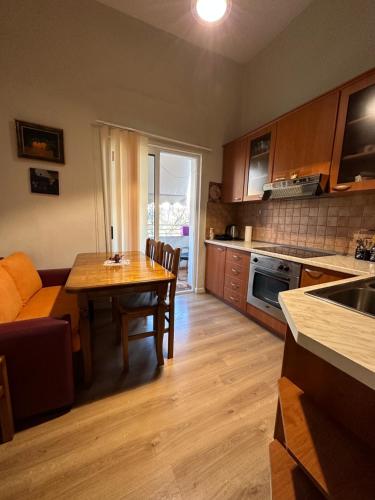 Kelly's Cozy Hideaway - Central Tirana, Tirana (photo 9)