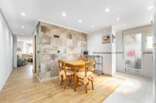 Piso turístico hasta 3 dormitorios "La Gimena" (Piso turistico hasta 3 dormitorios "La Gimena") in โอริฮูลา