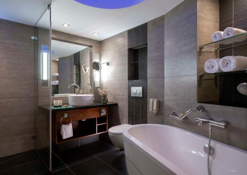 Executive King Room with Sea View image 5