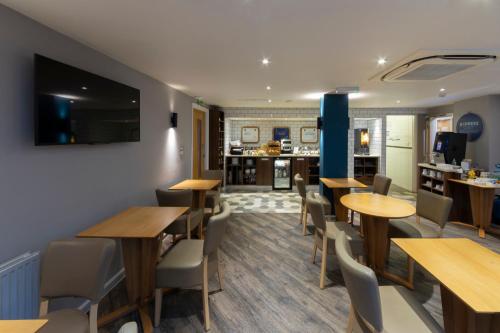 Holiday Inn Express London Victoria an IHG Hotel - image 4