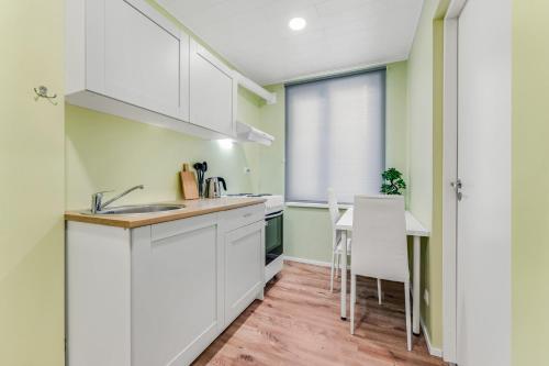 Apartment 11 - Bright & Quiet 2BR Apartment, Near Old Town