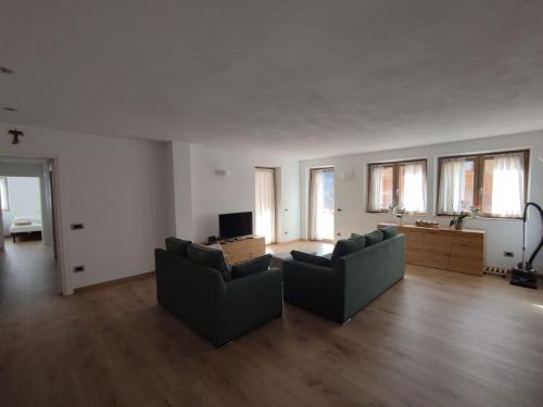  Nuovo Appartamento con Giardino in 38064 Folgaria