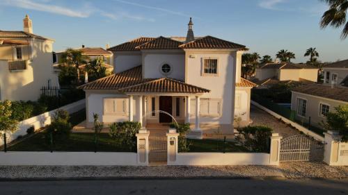 Santos Villa in Quinta do Lago in Almancil