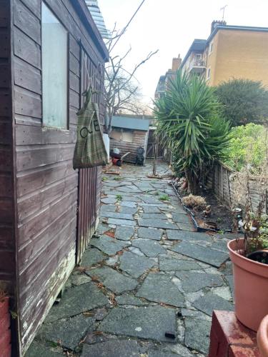 Spacious 2 Bedroom Apartment in Zone 2 LONDON - image 9