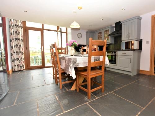 4 Bed in Kidwelly CWRTY