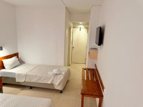 Twin Room image 9